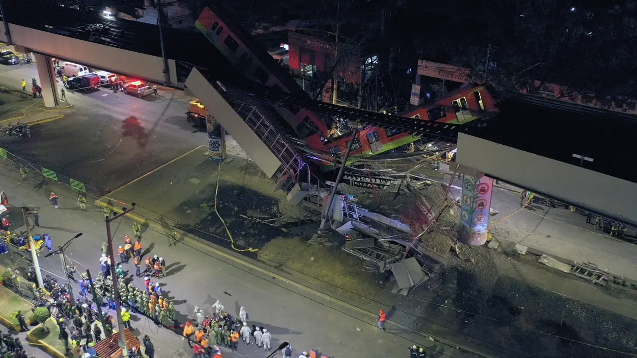 Jembatan Layang Metro di Meksiko Ambruk