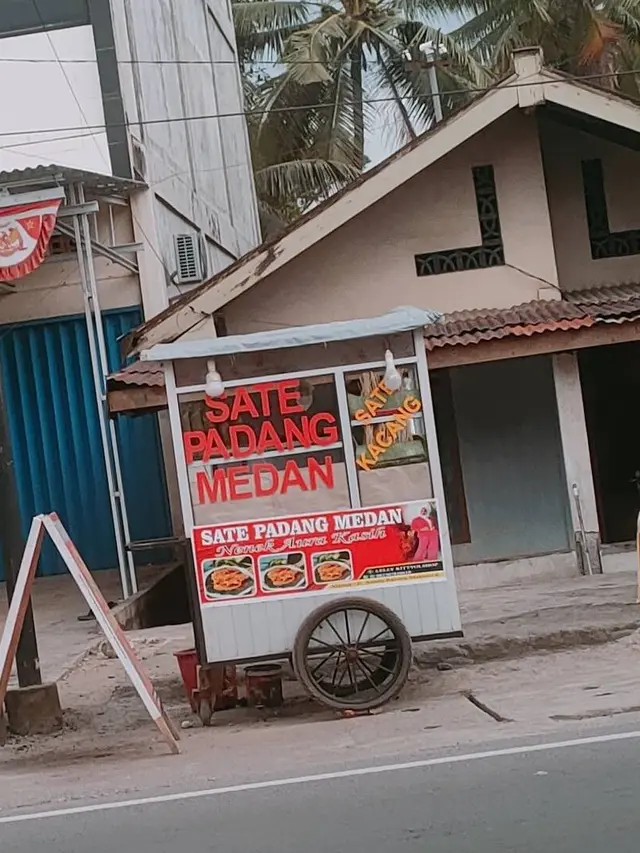 Enggak Biasa, Ini 6 Potret Warung Makan Padang yang Bikin Bingung Pelanggan