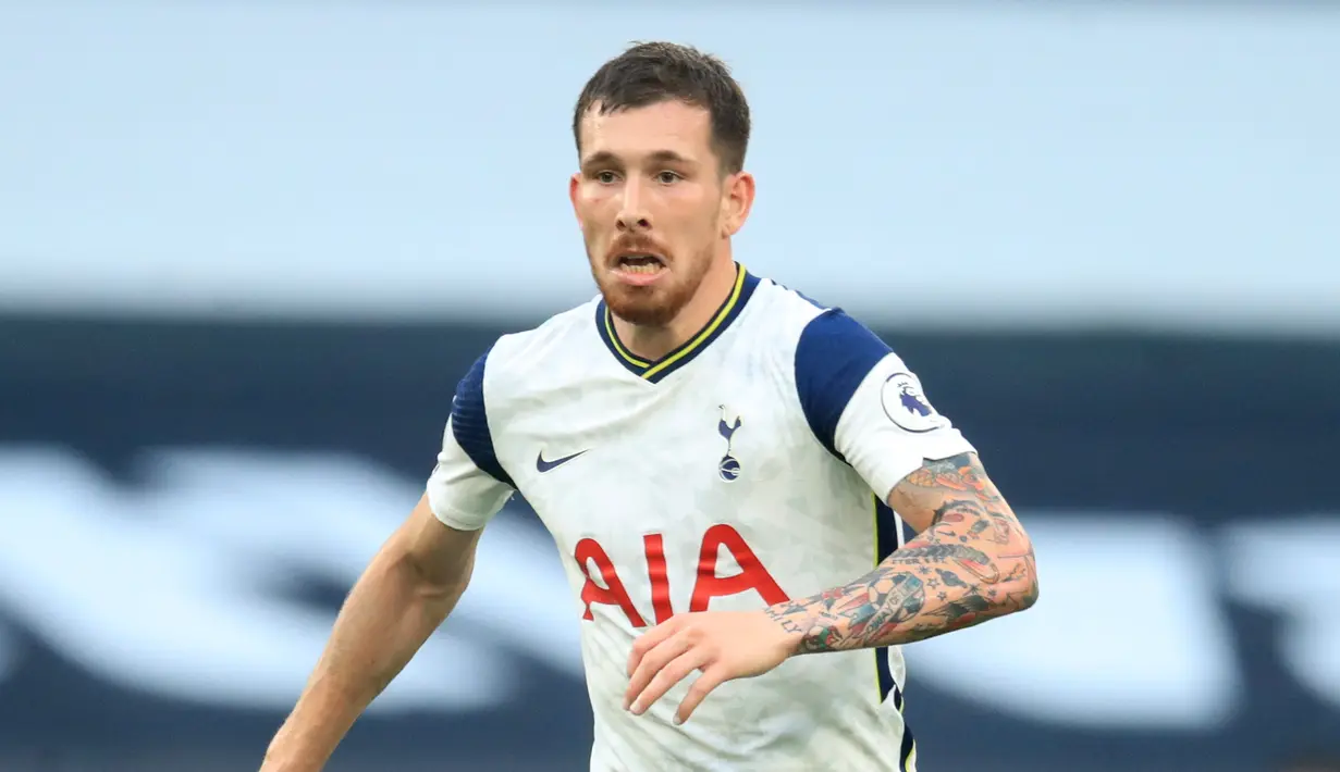 4. Pierre-Emile Hojbjerg (Tottenham Hotspurs) - Gelandang berusia 25 tahun ini telah membuktikan kemapuannya bersama Tottenham. Hojbjerg memiliki kemampuan bertahan dan mengalirkan bola ke lini depan yang membuatnya menjadi motor di lini tengah Tottenham. (AFP/Adam Davy/pool)