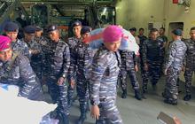 Bersandar di Padang, KRI Semarang-494 Sebar Bantuan untuk Masyarakat Terdampak Bencana