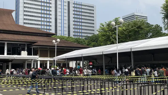 <p>Suasana penukaran tiket Indonesia vs Argentina, Minggu (18/6/2023). (Liputan6.com/Luthfa Arisyi Senapi)</p>