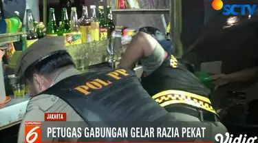 Selain mengamankan puluhan botol miras, petugas juga mengamankan sebanyak tiga orang pak ogah yang diduga kerap meminta uang secara paksa kepada pengendara.