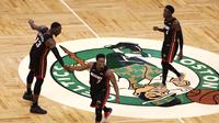 Selebrasi pemain Heat saat menang di kandang Celtics pada Final Wiilayah Timur NBA 2021/2022