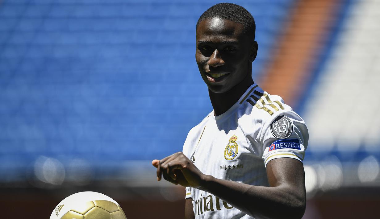3. Ferland Mendy (Bek) - Pemain asal Prancis ini didatangkan Real Madrid dari Lyon dengan transfer seharga 48 juta euro.(AFP/Oscar Del Pozo)