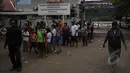 Dermaga Wijayapura, Cilacap, Jawa Tengah ramai dikunjungi warga setempat, Kamis (5/3/2015). Mayoritas mereka merasa penasaran dan ingin menyaksikan suasana di dermaga penyeberangan itu. (Liputan6.com/Johan Tallo)