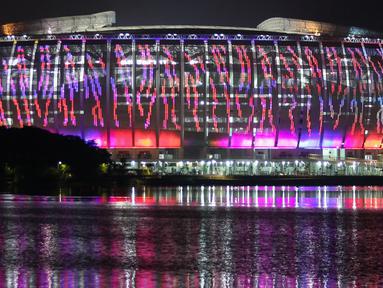 Jakarta International Stadium (JIS) yang dilihat dari Danau Cincin, Papango, Tanjung Priok, Jakarta Utara, 19 April 2022. (Bola.com/Bagaskara Lazuardi)