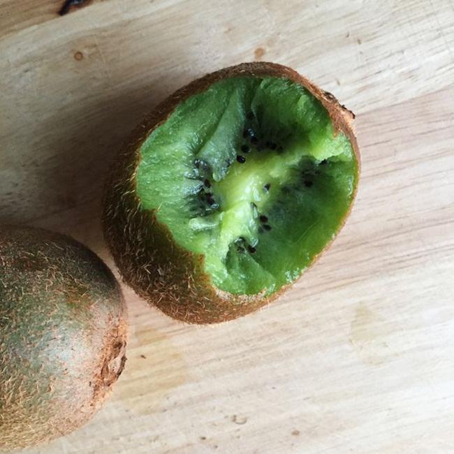 Alasan tak perlu mengupas kulit kiwi lagi/copyright Food52.com