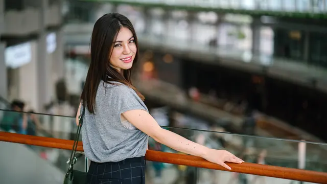 wanita agustus bahagia sikap