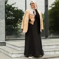 Ilustrasi Gamis Hitam (Credit: marymarkevich/freepik)