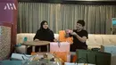 Aurel Hermansyah dan Atta Halilintar buka kado (Youtube/AH)