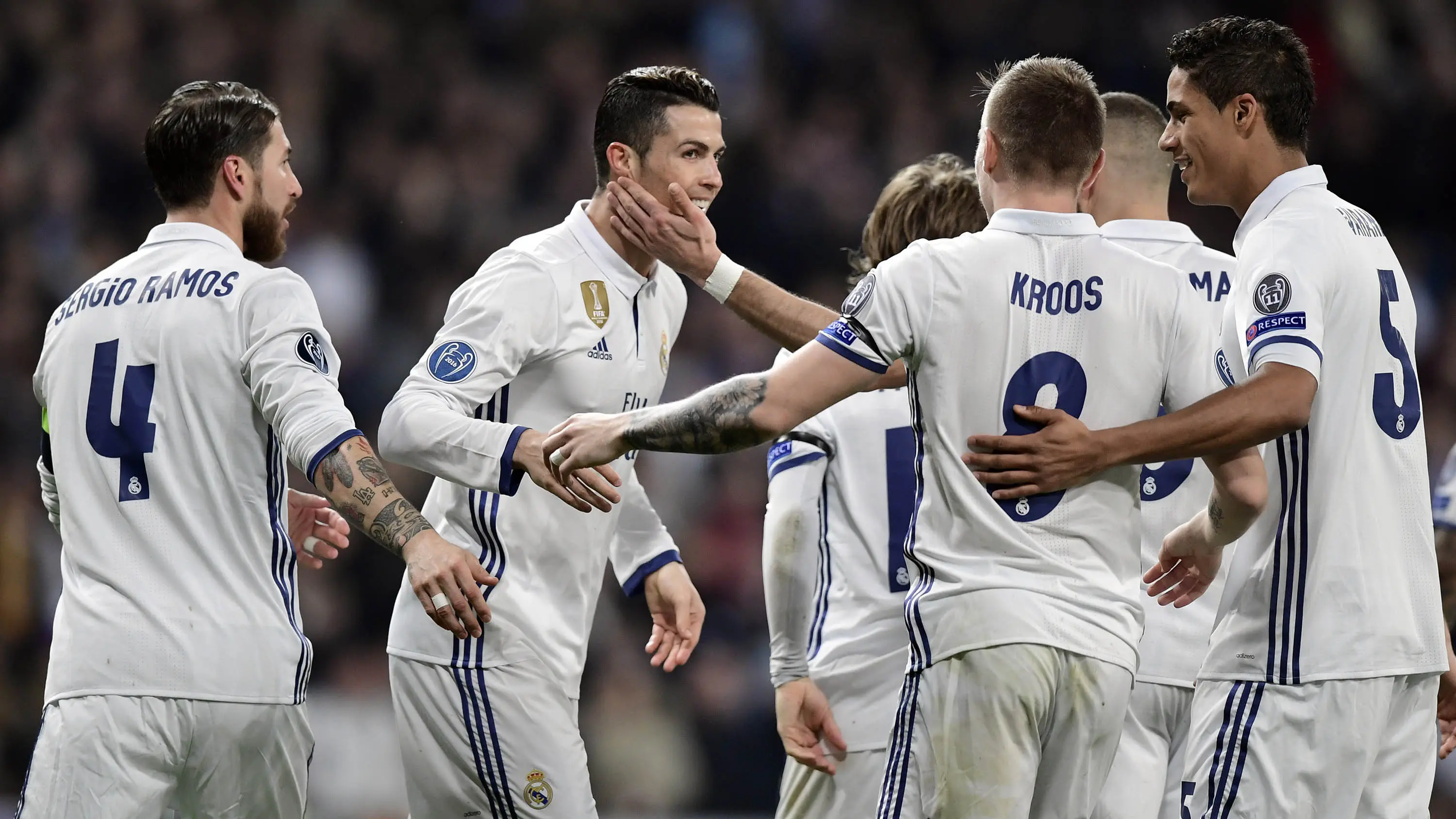 Pemain Real Madrid Cristiano Ronaldo (kedua dari kiri) absen saat berhadapan dengan MU. (AFP/Javier Soriano)
