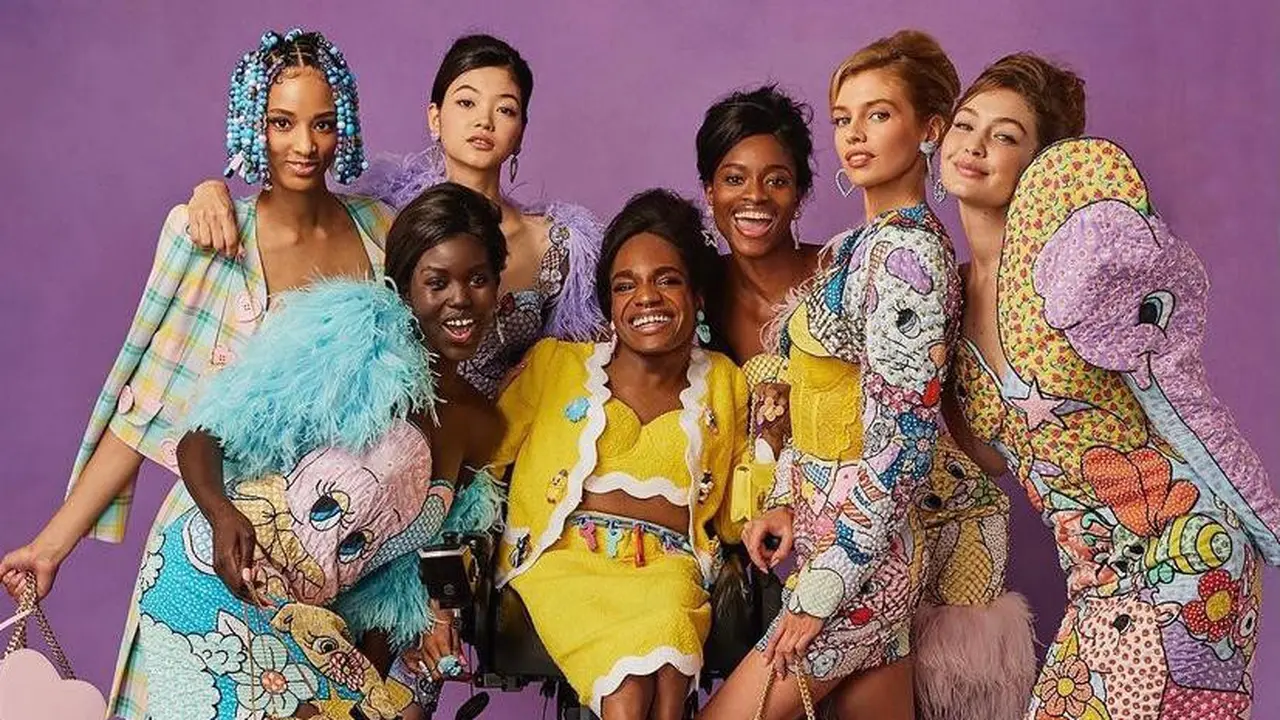 Catat Sejarah, Aaron Philip Jadi Model Difabel-Transgender Pertama di New York Fashion Week