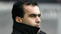 Swansea City's Manager Roberto Martinez looks on from the sidelines against Fulham during the F.A Cup fifth round match at The Liberty Stadium in Swansea on February 14, 2009. AFP PHOTO / Glyn Kirk
