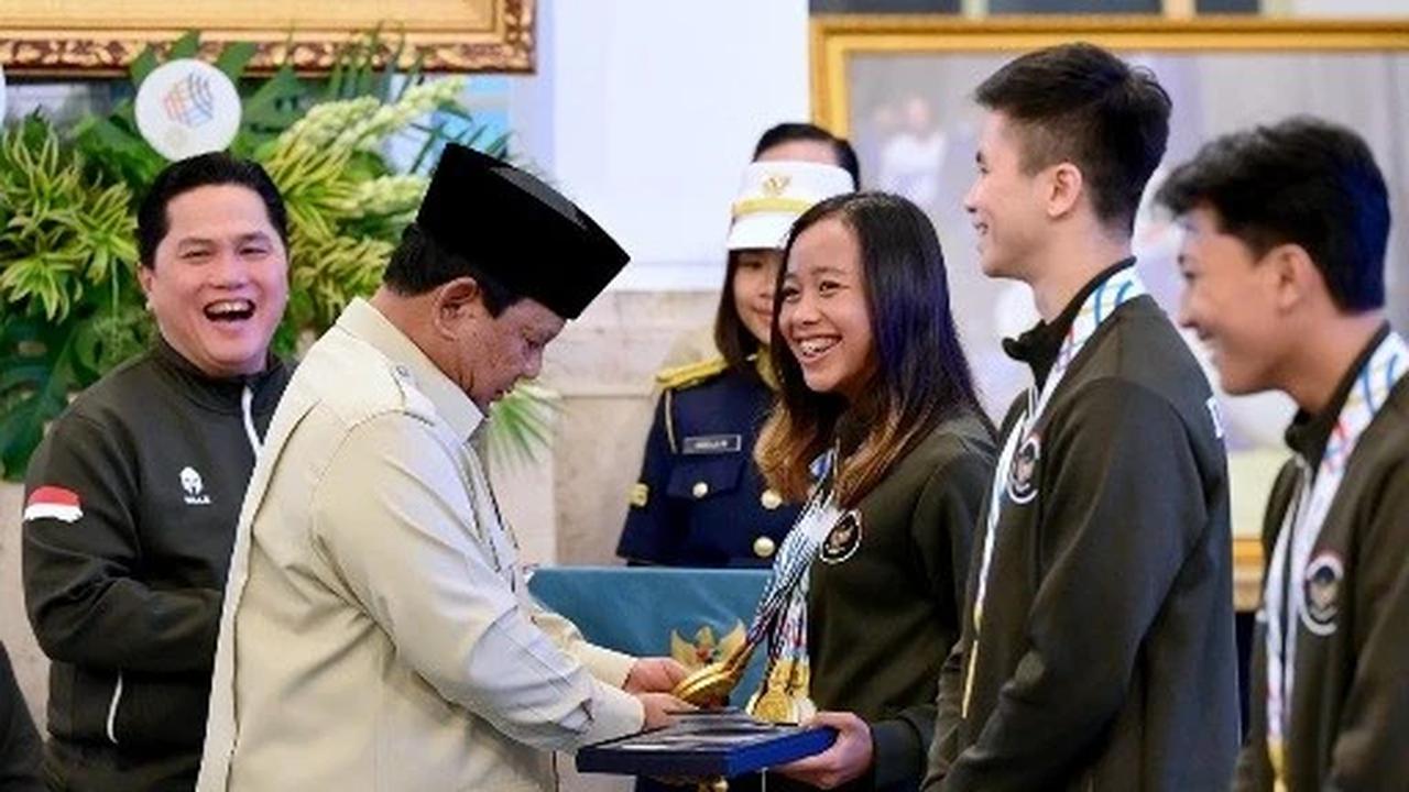 Presiden Prabowo dan Menpora Erick Thohir menerima para atlet