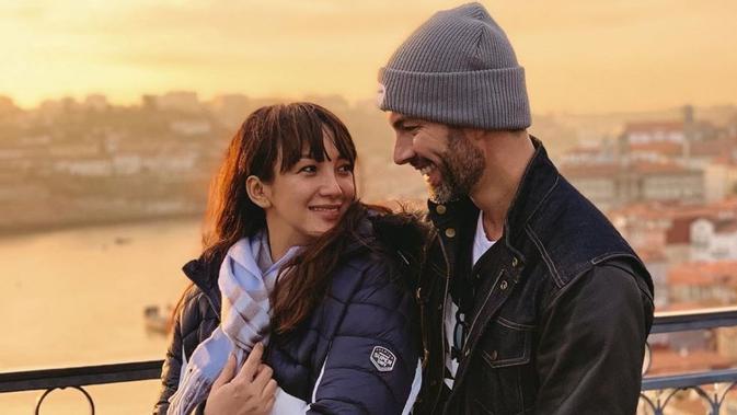 6 Seleb Cantik Tanah Air Ini Punya Pacar Bule (sumber: instagram/@btonelli)