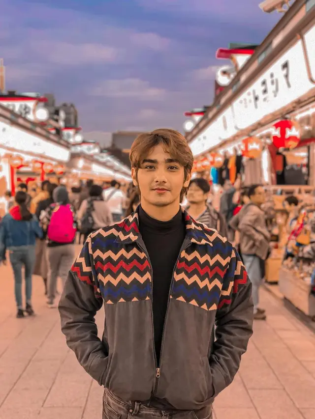 Mahdy Reza (https://www.instagram.com/p/B-7CwDEAU51/)