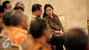 Menteri PMK, Puan Maharani berbincang dengan Sekretaris Kabinet Pramono Anung saat menghadiri peresmian Pencanangan Sensus Ekonomi (SE) 2016 dan pembukaan rapat koordinasi teknis SE 2016 di Jakarta, Selasa (26/4). (Liputan6.com/Faizal Fanani)