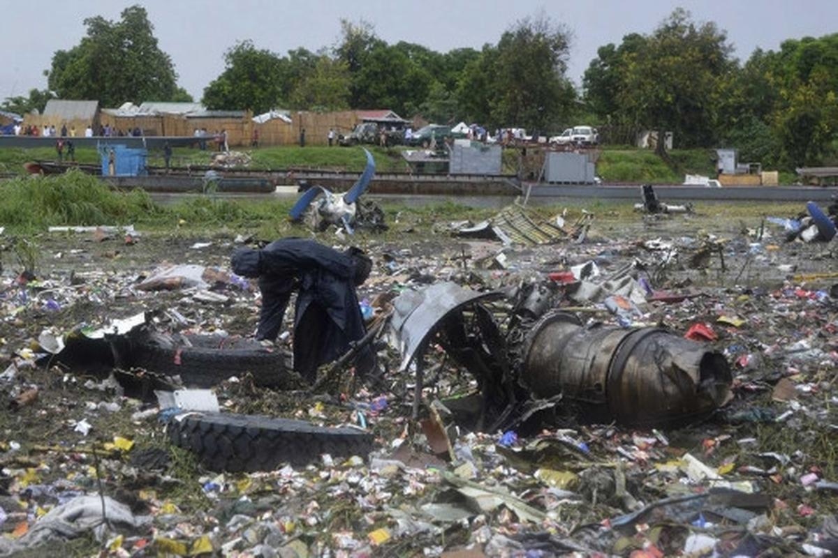 Pesawat kargo jatuh, puluhan penumpang tewas bergelimpangan di Sudan