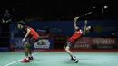 Ganda putra Indonesia, Kevin Sanjaya/Marcus Gideon, saat melawan wakil India, Satwiksairaj Rankireddy/Chirag Shetty, pada Indonesia Open 2019 di Istora, Jakarta, Kamis (17/7). Kevin/Marcus menang 21-15, 21-14. (Bola.com/Yoppy Renato)