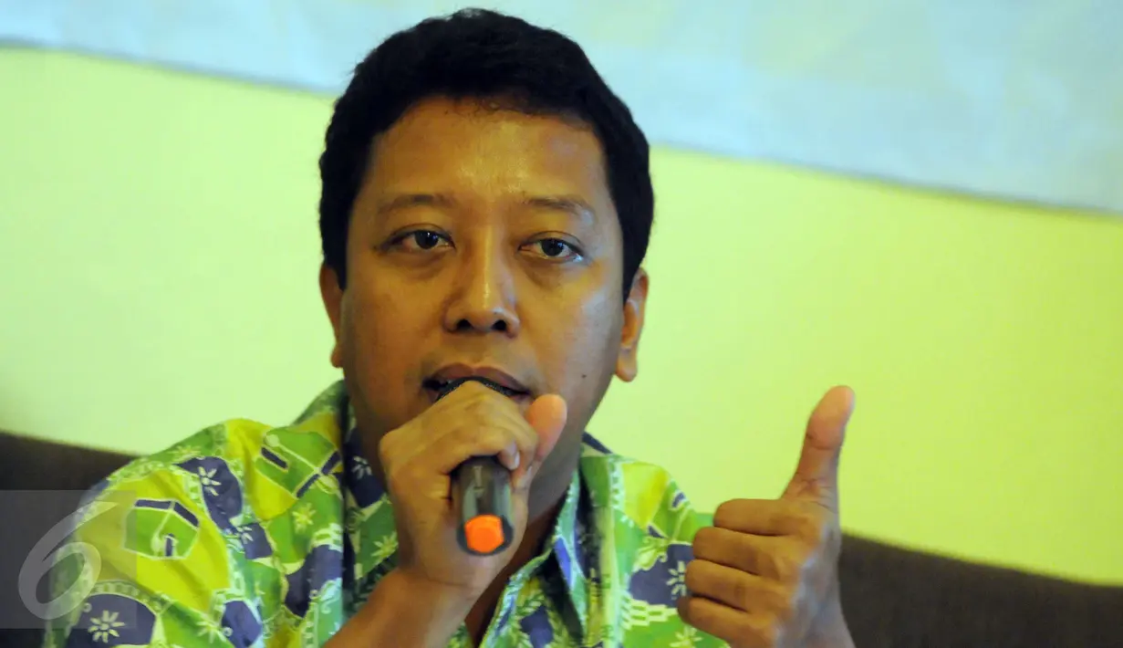 Ketum PPP hasil Muktamar Surabaya, Romahurmuziy menyampaikan paparan di Jakarta, (29/12). Refleksi Akhir Tahun PPP itu menyoroti perjalanan PPP dalam lingkup organisasi dan sebagai partai pendukung pemerintah selama 2015. (Liputan6.com/Helmi Afandi)