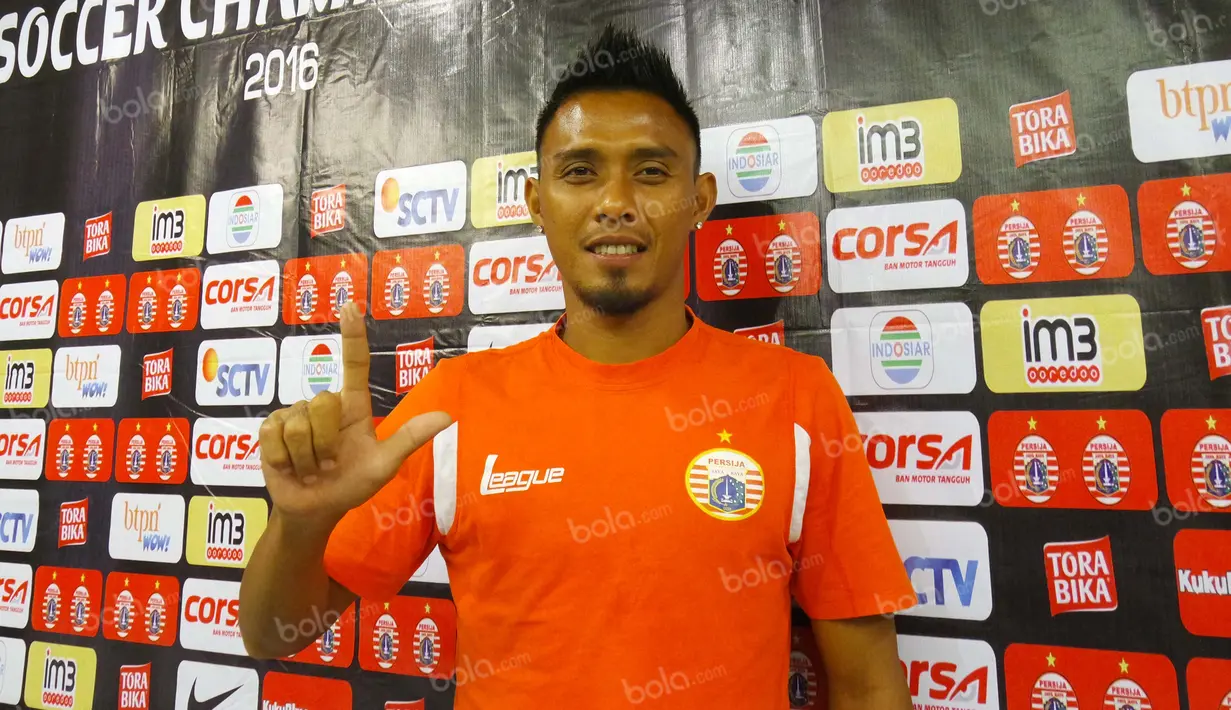 Pemain Persija, Maman Abdurahman, hadir dalam konferensi pers jelang laga Torabika Soccer Championship 2016 presented by IM3 Ooredoo melawan Semen Padang di Hotel T, Jakarta, Sabtu (7/5/2016). (Bola.com/Arief Bagus)
