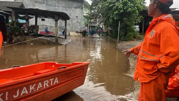 Wagub Jakarta Rano Karno meninjau wilayah banjir di Kawasan Lebak Bulus, Jakarta Selatan. Tepatnya di Jalan Kamboja Nomor 5, RT5/RW8, Lebak Bulus, Kecamatan Cilandak. (Foto: Istimewa)