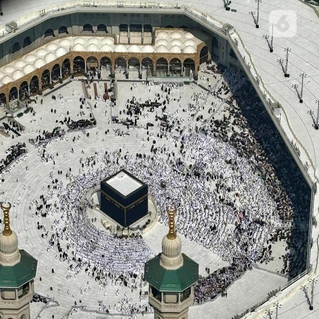 Salat Zuhur dari Titik Tertinggi di Makkah
