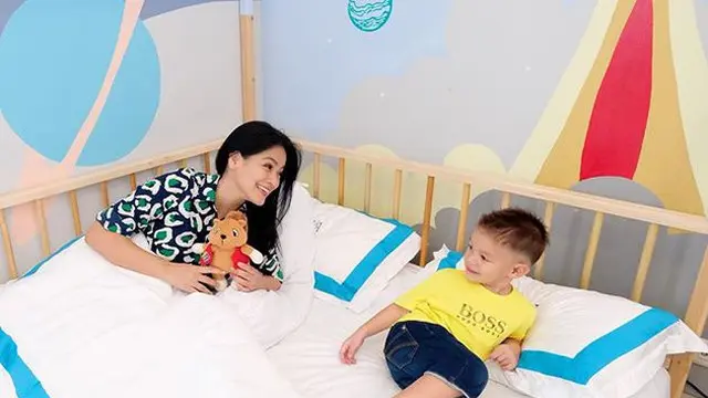 Potret Kamar Kai dan Juna Anak Titi Kamal, Bertema Luar Angkasa. (Sumber: Instagram.com/titi_kamall)