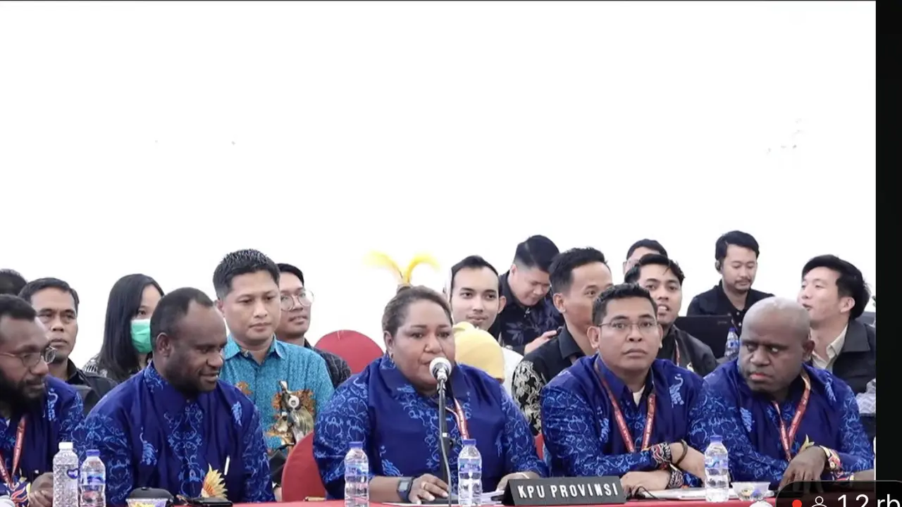 Rapat pleno rekapitulasi hasil pemilu 2024 untuk Provinsi Papua Tengah, Minggu (17/3/2024). (Tangkapan layar YouTube channel KPU RI)