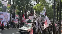 Gema Teriakan Massa Jelang Vonis di PN Tipikor Jakarta: Bebaskan Hasto!