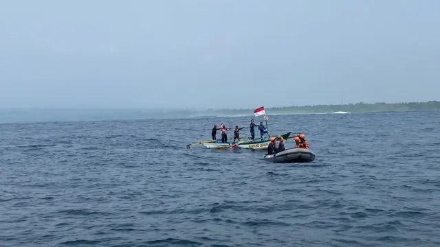 Tim SAR gabungan melakukan pencarian terhadap nelayan yang diduga tenggelam.