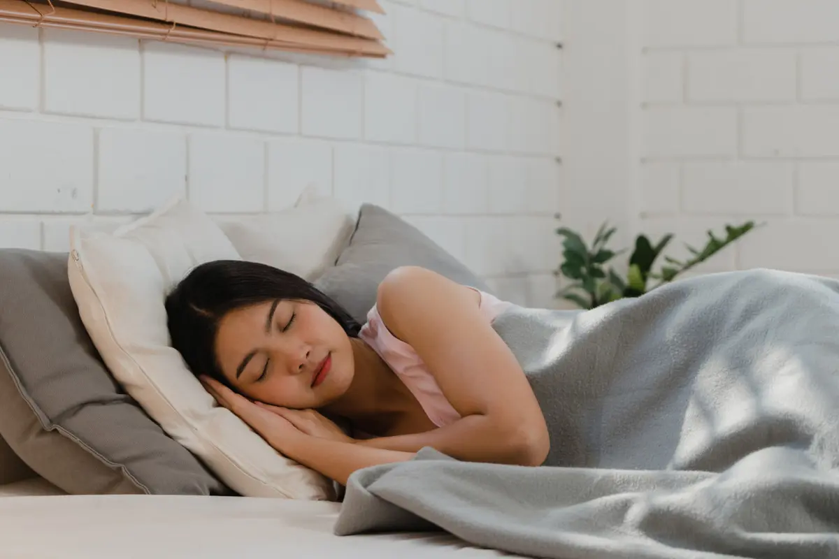 perempuan tidur