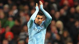 2. Carlos Tevez - 84 Gol. (EPA/Peter Powell)