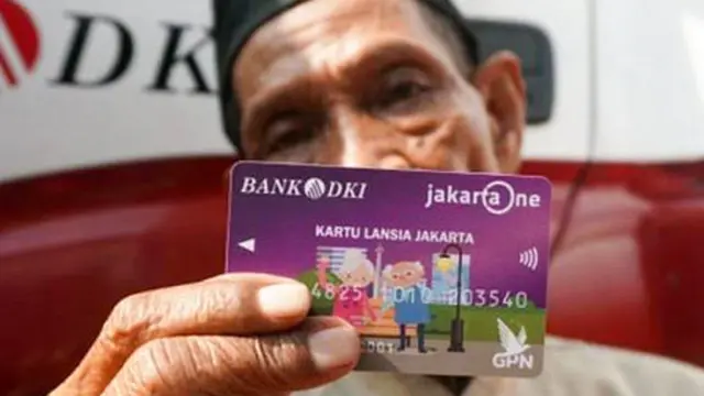 Penerima manfaat bansos Kartu Lansia Jakarta (KLJ)/Pemprov Jakarta