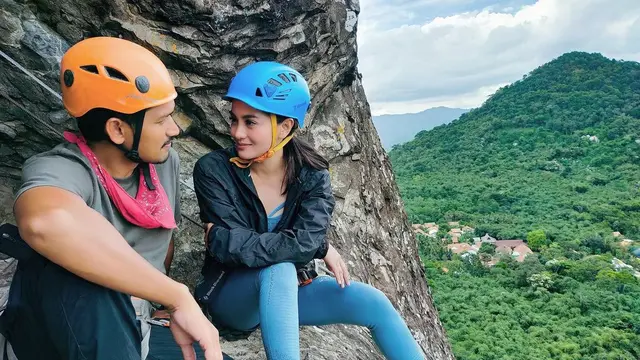 Olahraga Outdoor Ibnu Jamil dan Ririn Ekawati