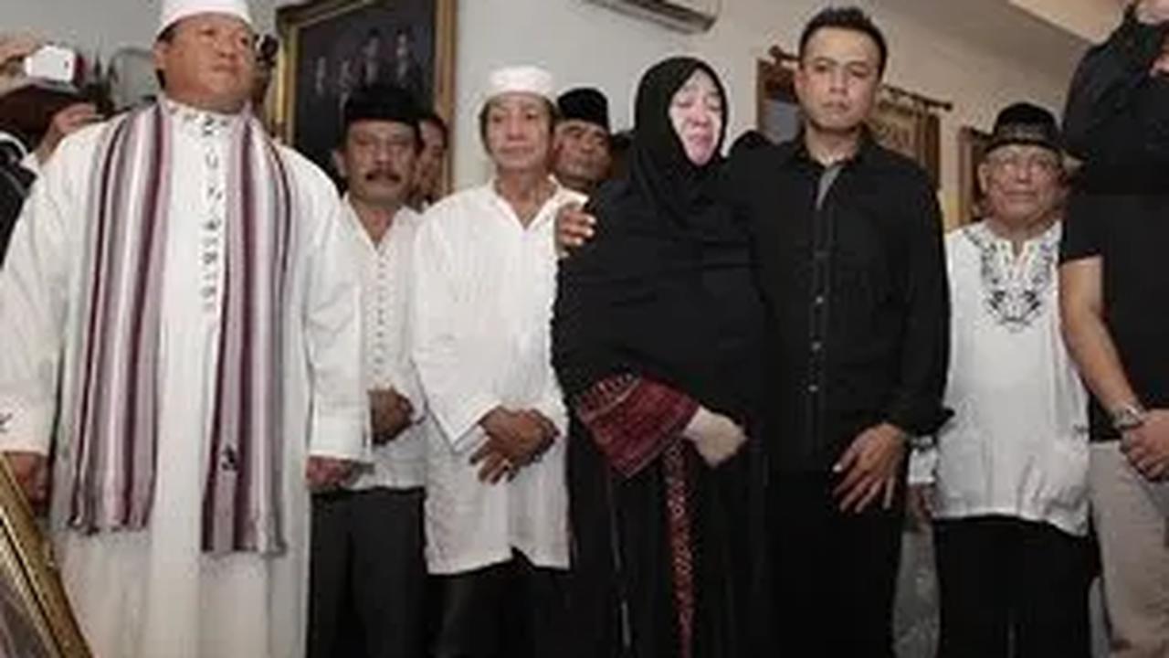 Warna hitam seringkali dikaitkan dengan momen berkabung. Meskipun tidak semua negara memaknai warna hitam melambangkan suasana duka cita atau kematian.&nbsp;