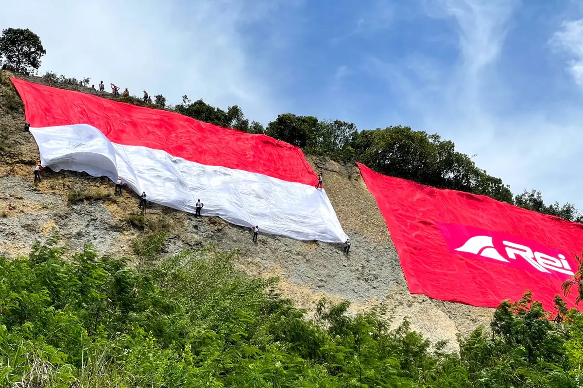 Sambut HUT ke-76 RI, Bendera Merah Putih Raksasa Dibentangkan di Kers Ciampea