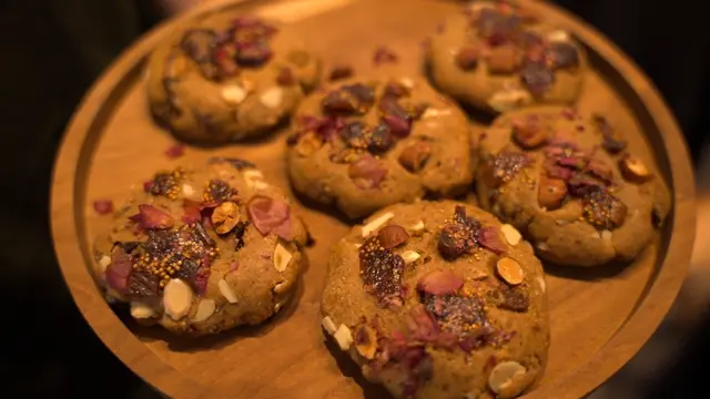 Fig and Almond Soft Sorghum Cookies
