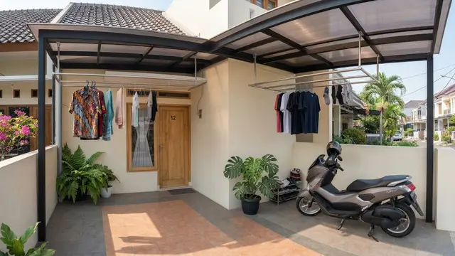 Model Kanopi Teras dengan Tempat Jemuran Model Kanopi dengan Jemuran Gantung di Bawah Atap