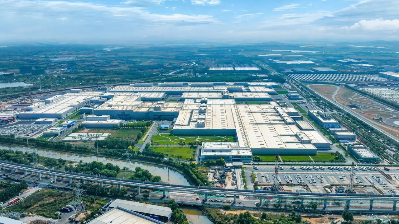 BMW Mulai Produksi Baterai Gen6 di China (ArenaEV)