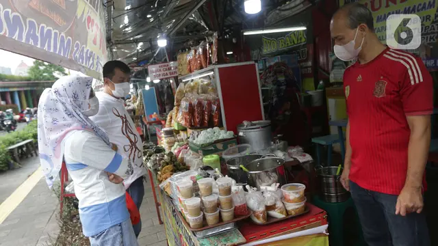 FOTO: Berburu Menu Berbuka Puasa Khas Sumatera Barat di Food Street Kramat