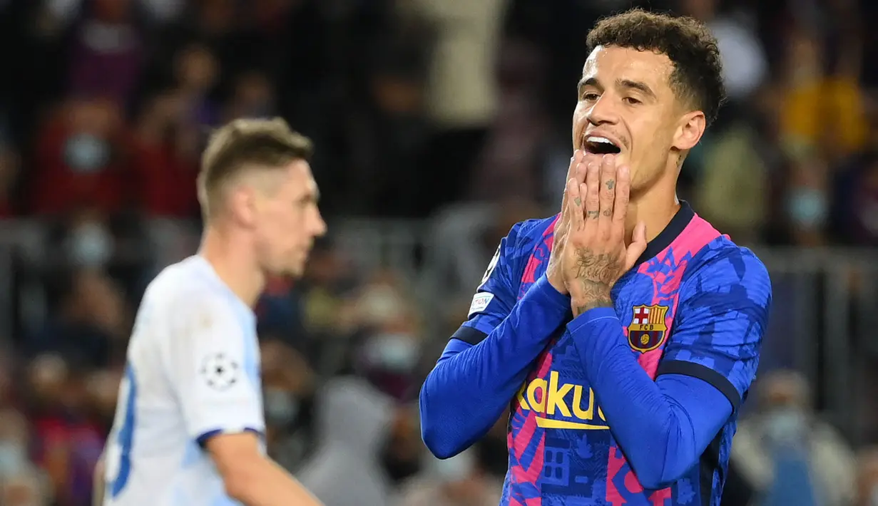 Philippe Coutinho membuat kejutan dengan kembali bermain di Liga Inggris bersama Aston Villa. The Villans diketahui harus menghabiskan dana 18 juta euro untuk mendatangkan pemain 29 tahun tersebut dari Barcelona dengan status pinjaman dengan opsi pembelian di akhir musim. (AFP/Lluis Gene)