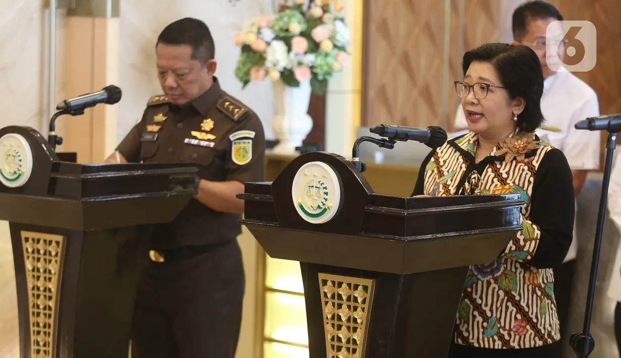 Deputi Investigasi BPKP, Agustina Arumsari (kanan) mengatakan setidaknya ada dua penyebab kerugian negara hingga ratusan triliun, yakni sejumlah pengadaan dan kerusakan lingkungan. (merdeka.com/Arie Basuki)