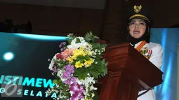 Walikota Tangerang Selatan terpilih Airin Rachmi Diany memberikan pidato saat menghadiri Rapat Paripurna Istimewa Kota Tangsel, Rabu (20/4). Airin dan Benyamin menjabat walikota dan wakil walikota Tangsel untuk kedua kalinya (Liputan6.com/Helmi Afandi)