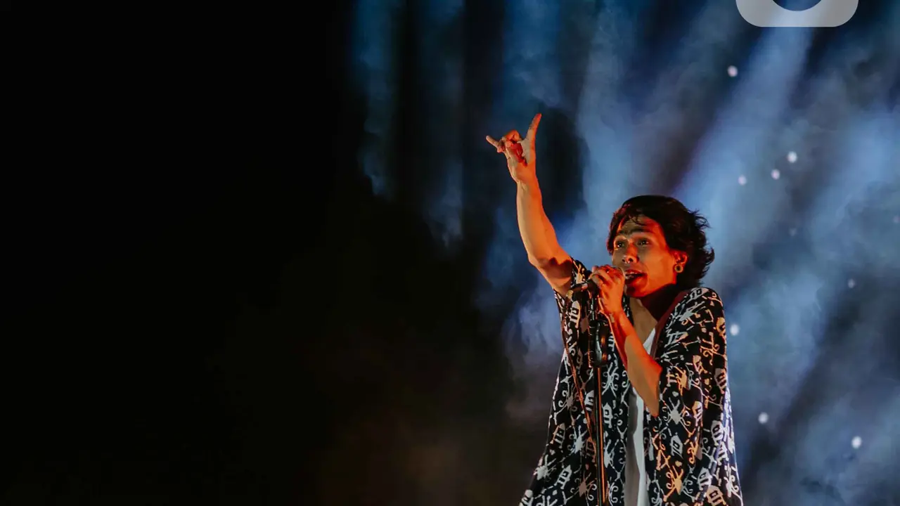 Alunan Musik Fourtwnty Hangatkan Festival Tamagochill