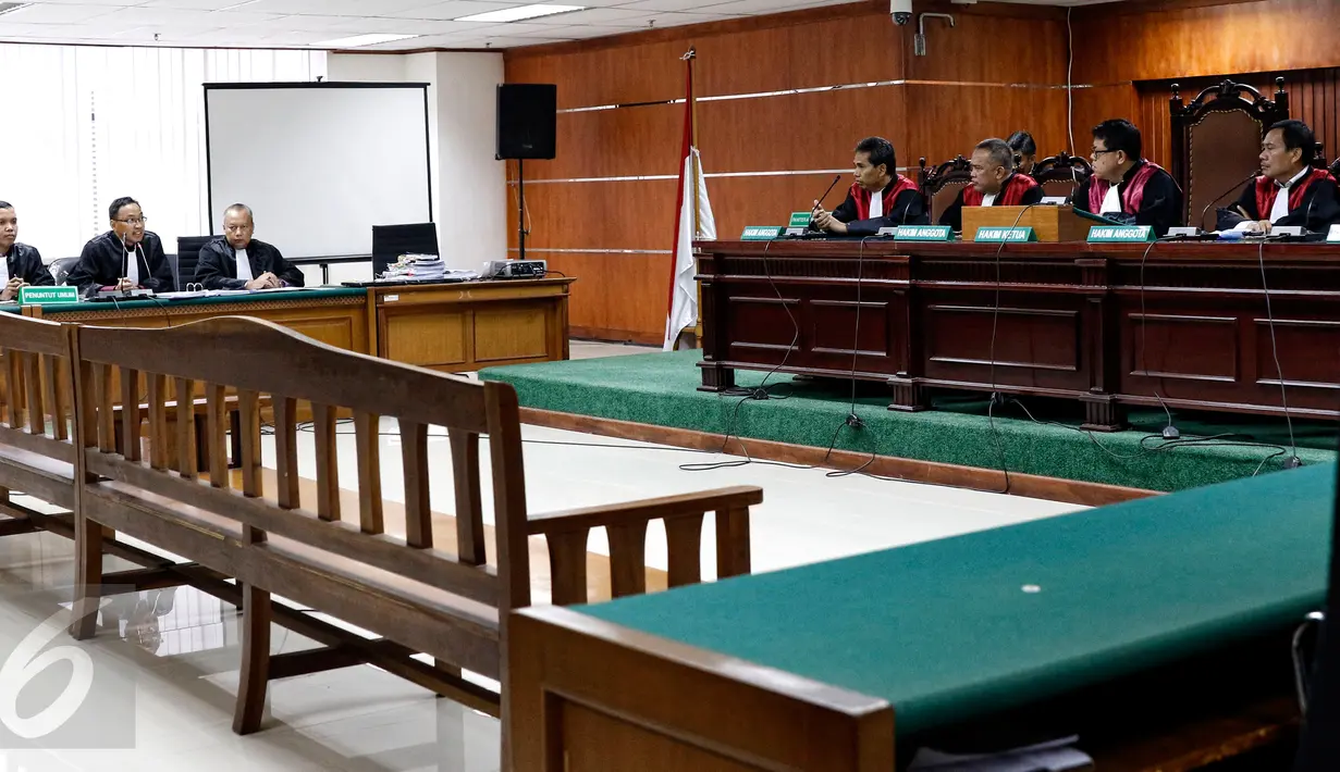 Suasana sidang dengan agenda dakwaan untuk OC Kaligis di Pengadilan Tipikor, Jakarta, Kamis (20/8). Hakim Tipikor menunda persidangan tersebut sebab OC Kaligis tidak hadir dikarenakan sakit. (Liputan6.com/Yoppy Renato)