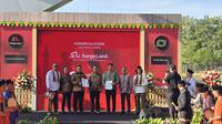 Penandatanganan perjanjian kerja sama antara Sarga Land melalui PT Arena Pacu Nusantara bersama dengan PT Pulo Mas Jaya di Jakarta International Equistrian Park Pulomas, Jakarta, Rabu (23/04/2025). (Bola.com/Yus Mei Sawitri)