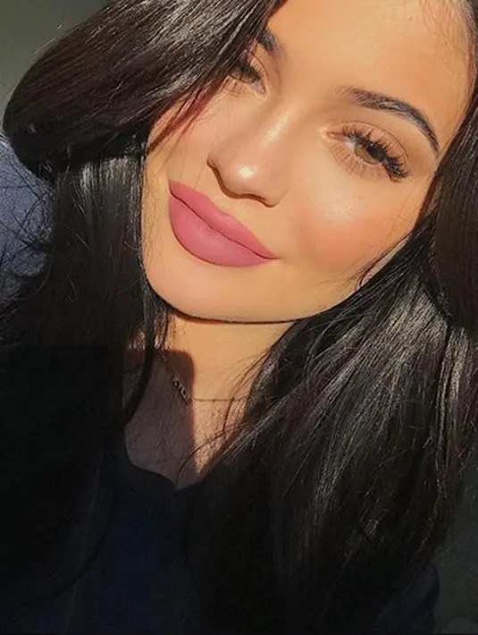 Soal kehamilan, hingga kini Kylie memang belum memberitahu secara resmi kepada publik. Kabarnya, sekarang ini ia sedang menunggu waku yang tepat untuk mengumumkan kepada masyarakat. (Instagram/Kyliejenner)