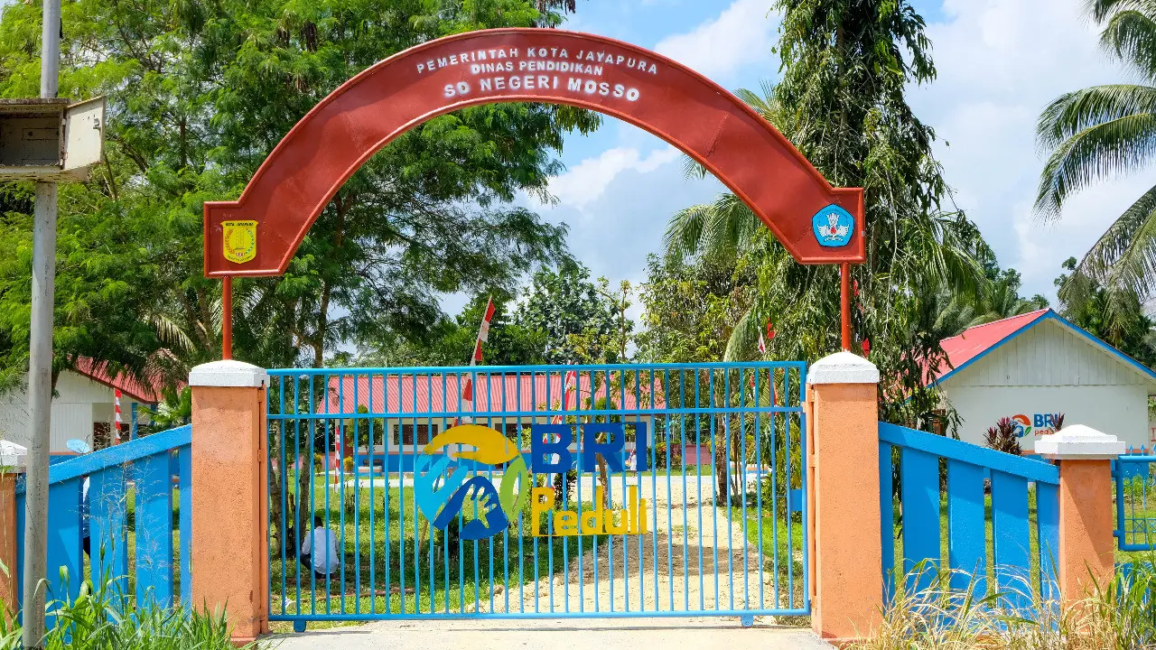 Kondisi SD Negeri Mosso, Muara Tami, Jayapura setelah mendapatkan Program CSR BRI Peduli #IniSekolahku.