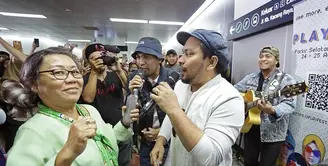 Tompi dan Glenn Fredly Ngamen